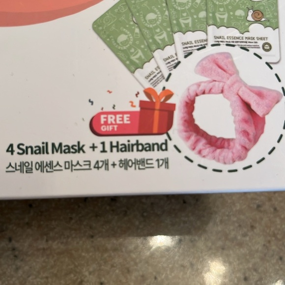 Esfolio brand set of 4 snail masks and 1 headband- NWT - Picture 2 of 3